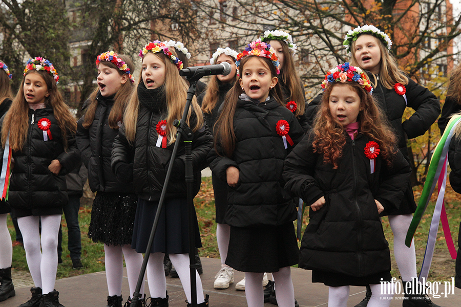 Polonez na ulicach Elblga z okazji Narodowego wita Niepodlegoci, fot. 26