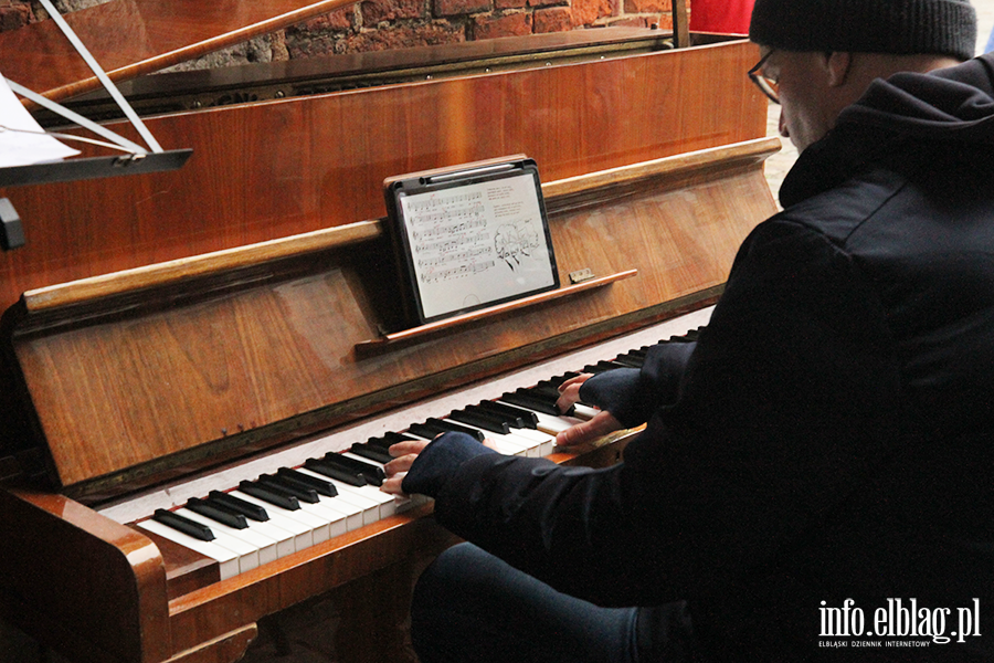 Polonez na ulicach Elblga z okazji Narodowego wita Niepodlegoci, fot. 40