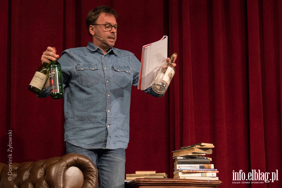 Listopadowa scena przy stoliku , fot. 16