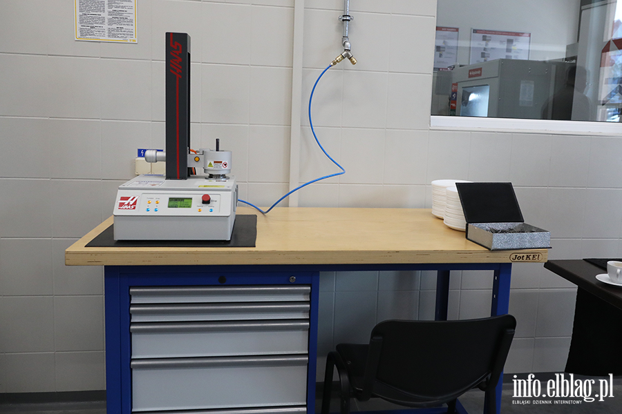 Otwarcie nowej pracowni wyposaonej w nowoczesne maszyny w CKZiU , fot. 7