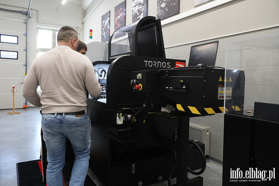 Otwarcie nowej pracowni wyposaonej w nowoczesne maszyny w CKZiU , fot. 14