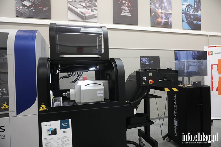 Otwarcie nowej pracowni wyposaonej w nowoczesne maszyny w CKZiU , fot. 17