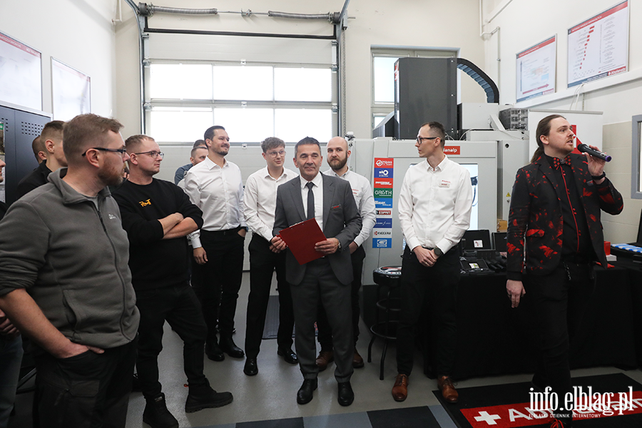 Otwarcie nowej pracowni wyposaonej w nowoczesne maszyny w CKZiU , fot. 19
