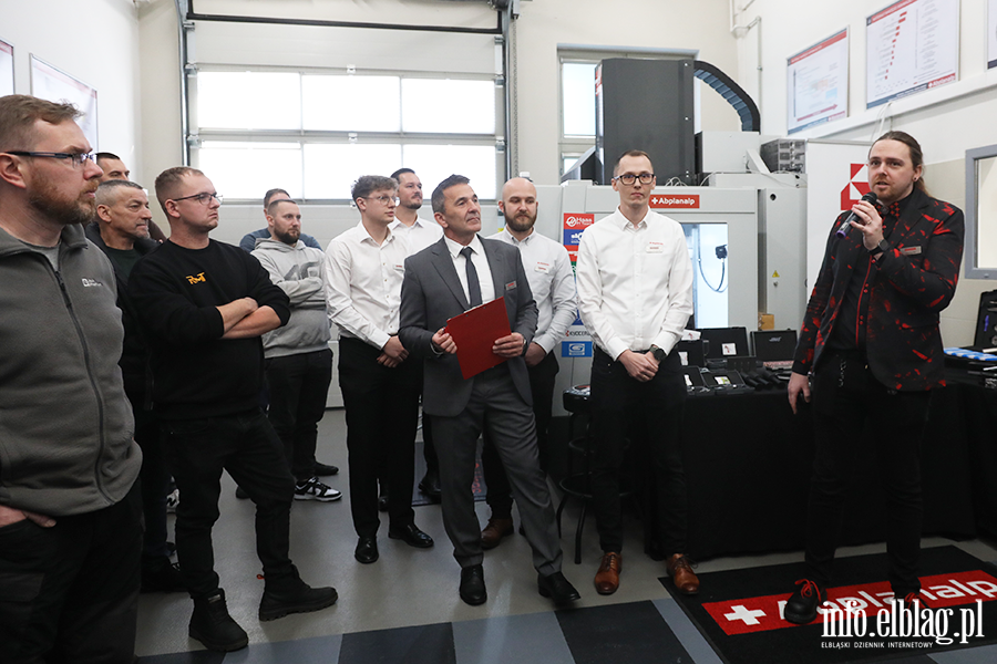 Otwarcie nowej pracowni wyposaonej w nowoczesne maszyny w CKZiU , fot. 20