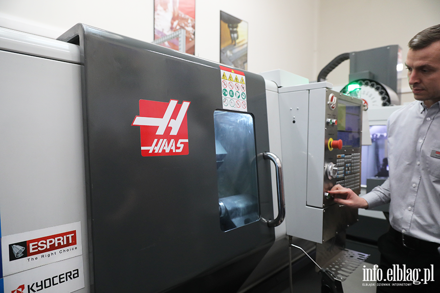 Otwarcie nowej pracowni wyposaonej w nowoczesne maszyny w CKZiU , fot. 21