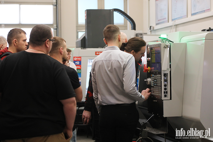 Otwarcie nowej pracowni wyposaonej w nowoczesne maszyny w CKZiU , fot. 26