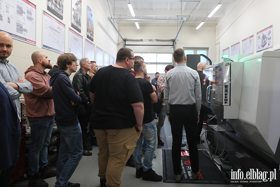 Otwarcie nowej pracowni wyposaonej w nowoczesne maszyny w CKZiU , fot. 27