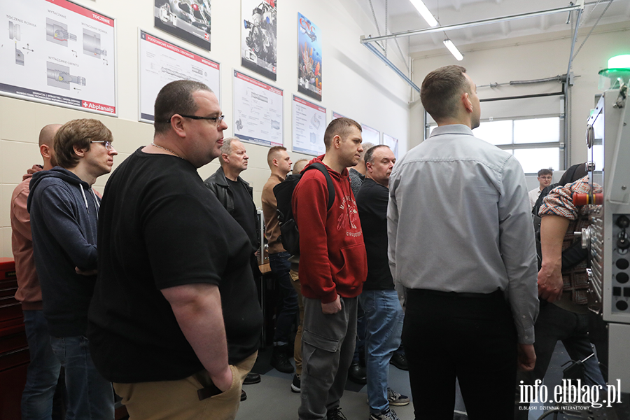 Otwarcie nowej pracowni wyposaonej w nowoczesne maszyny w CKZiU , fot. 28