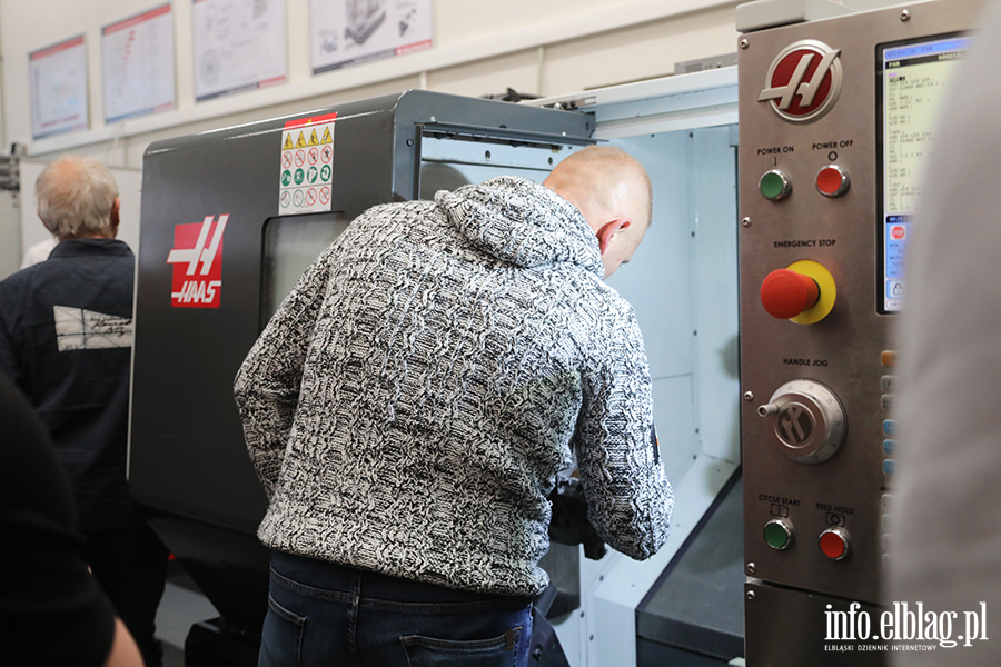 Otwarcie nowej pracowni wyposaonej w nowoczesne maszyny w CKZiU , fot. 29