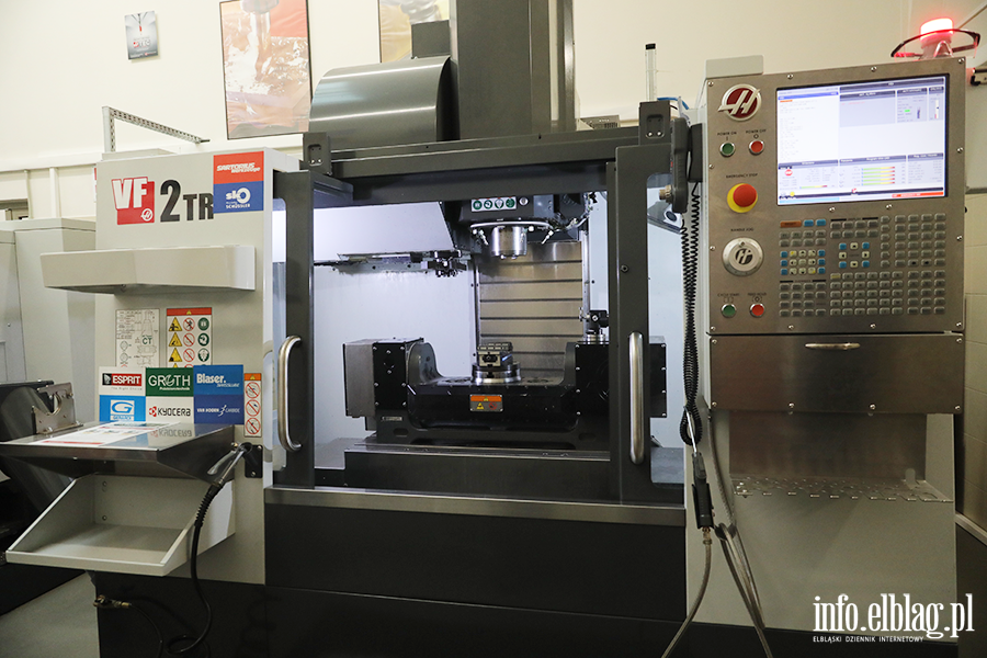 Otwarcie nowej pracowni wyposaonej w nowoczesne maszyny w CKZiU , fot. 30