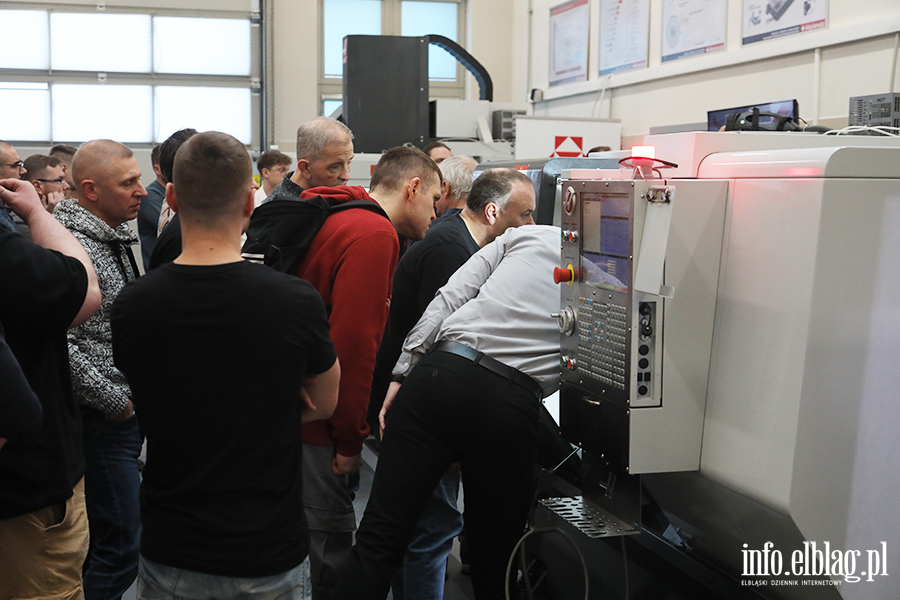 Otwarcie nowej pracowni wyposaonej w nowoczesne maszyny w CKZiU , fot. 31