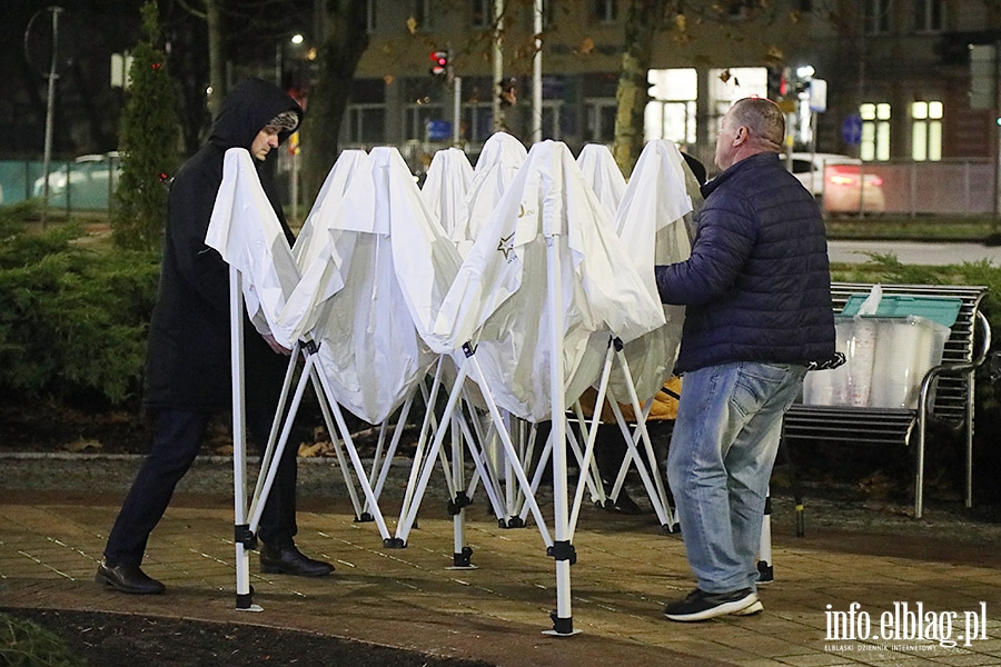 Spotkanie na Placu Dworcowym. Podzielili si� �ywno�ci� i nadziej�, fot. 2