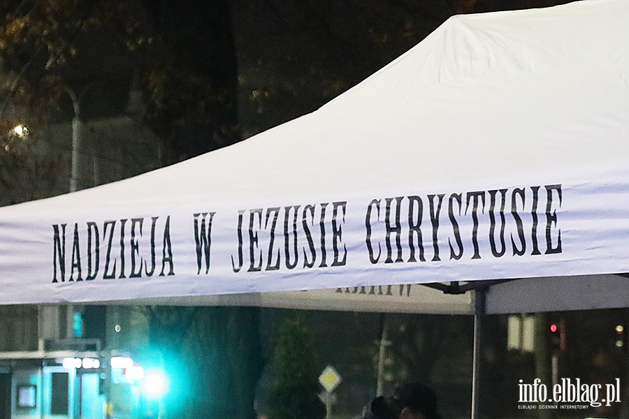 Spotkanie na Placu Dworcowym. Podzielili si� �ywno�ci� i nadziej�, fot. 4