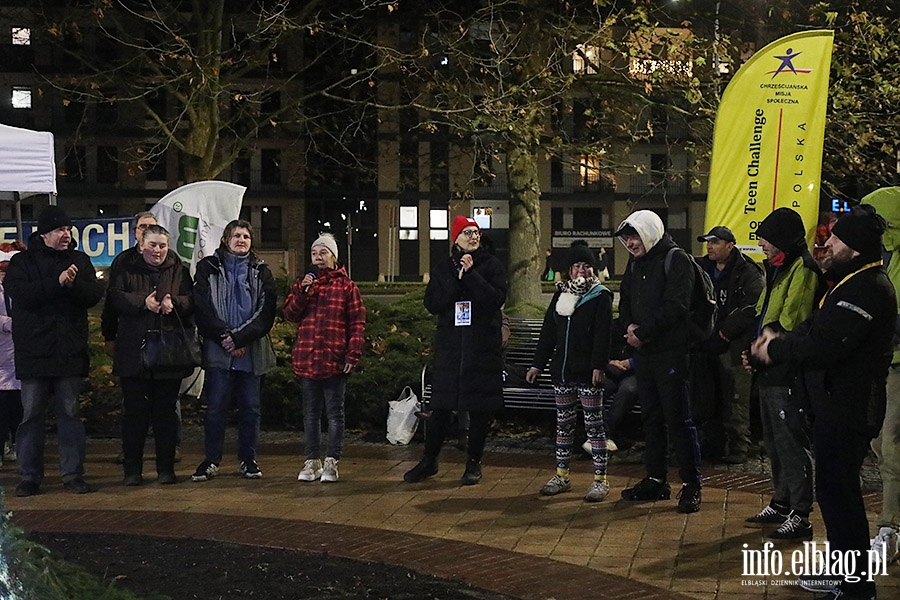 Spotkanie na Placu Dworcowym. Podzielili si� �ywno�ci� i nadziej�, fot. 9