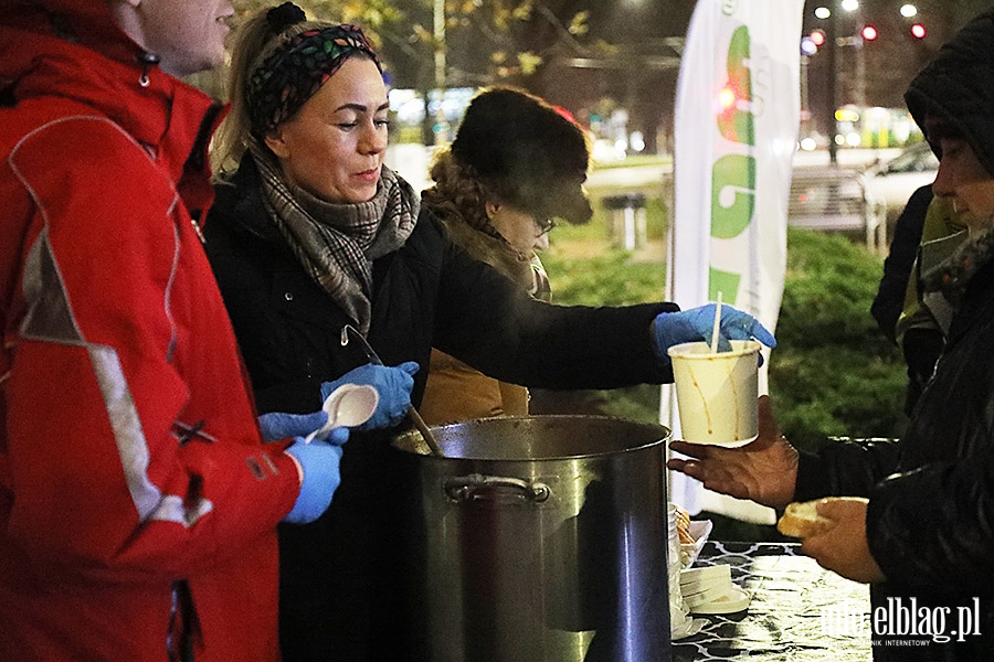 Spotkanie na Placu Dworcowym. Podzielili si� �ywno�ci� i nadziej�, fot. 16
