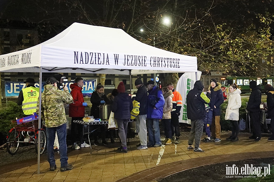 Spotkanie na Placu Dworcowym. Podzielili si� �ywno�ci� i nadziej�, fot. 18