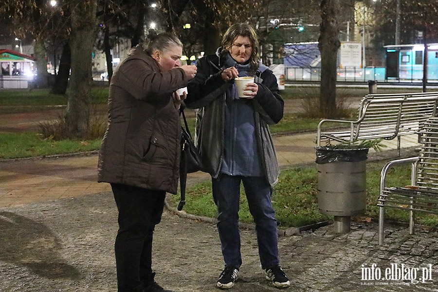 Spotkanie na Placu Dworcowym. Podzielili si� �ywno�ci� i nadziej�, fot. 21