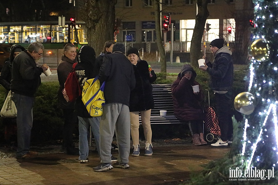Spotkanie na Placu Dworcowym. Podzielili si� �ywno�ci� i nadziej�, fot. 24