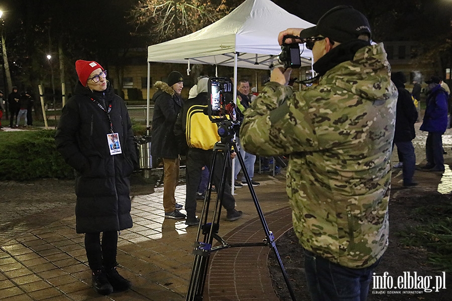 Spotkanie na Placu Dworcowym. Podzielili si� �ywno�ci� i nadziej�, fot. 26