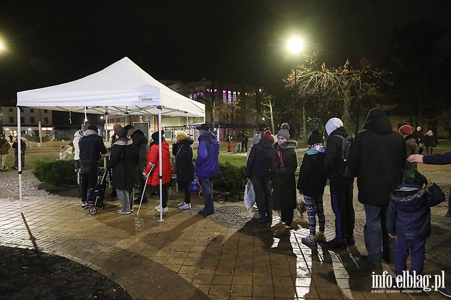Spotkanie na Placu Dworcowym. Podzielili si� �ywno�ci� i nadziej�, fot. 27