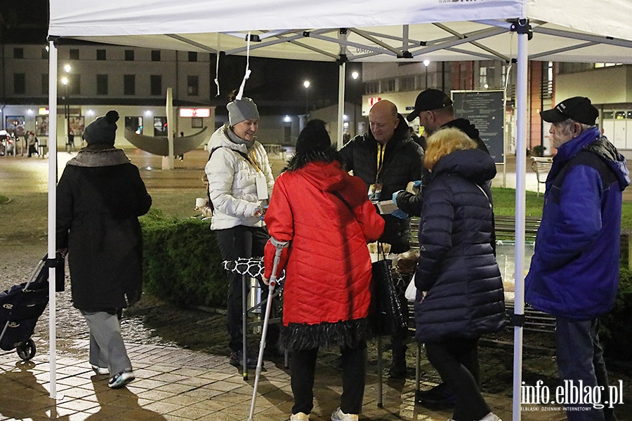 Spotkanie na Placu Dworcowym. Podzielili si� �ywno�ci� i nadziej�, fot. 28