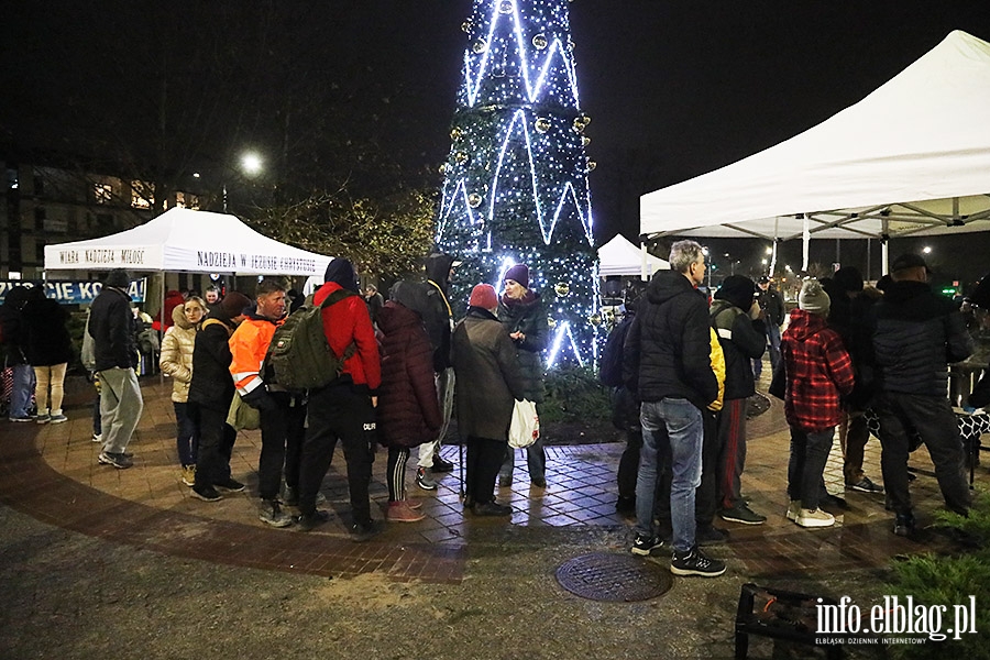 Spotkanie na Placu Dworcowym. Podzielili si� �ywno�ci� i nadziej�, fot. 33