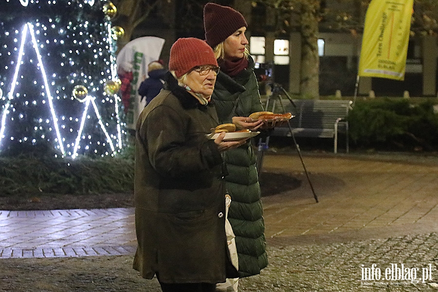 Spotkanie na Placu Dworcowym. Podzielili si� �ywno�ci� i nadziej�, fot. 36