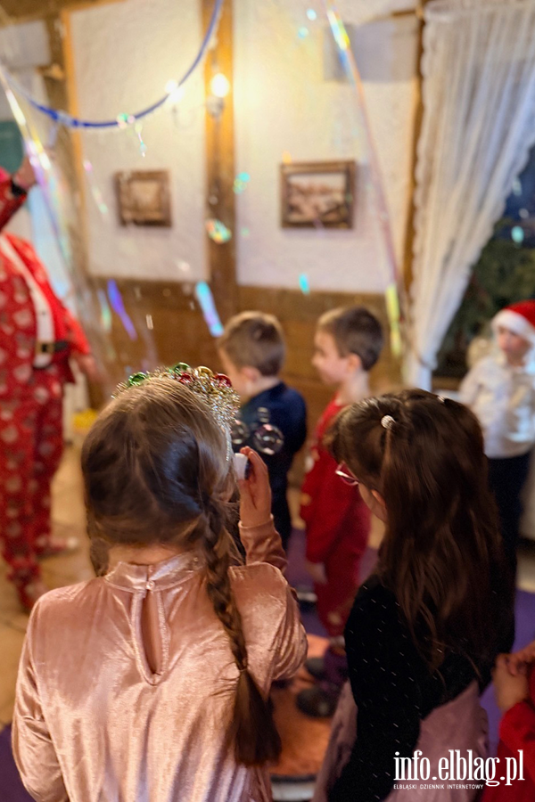 Wigilia dla zawodowych rodzin zast�pczych wsp�pracuj�cych z Elbl�skim Centrum Us�ug Spo�ecznych, fot. 15