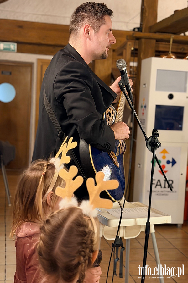 Wigilia dla zawodowych rodzin zast�pczych wsp�pracuj�cych z Elbl�skim Centrum Us�ug Spo�ecznych, fot. 30