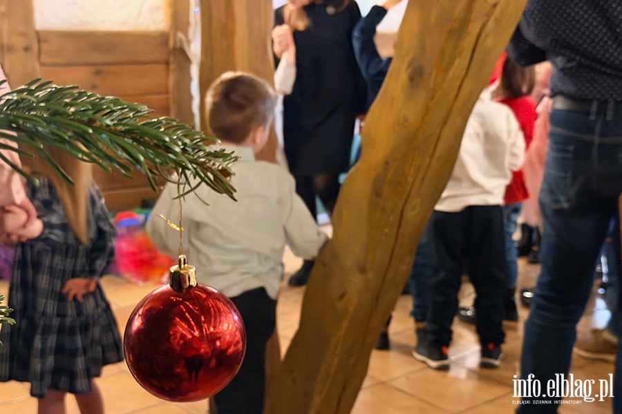 Wigilia dla zawodowych rodzin zast�pczych wsp�pracuj�cych z Elbl�skim Centrum Us�ug Spo�ecznych, fot. 35