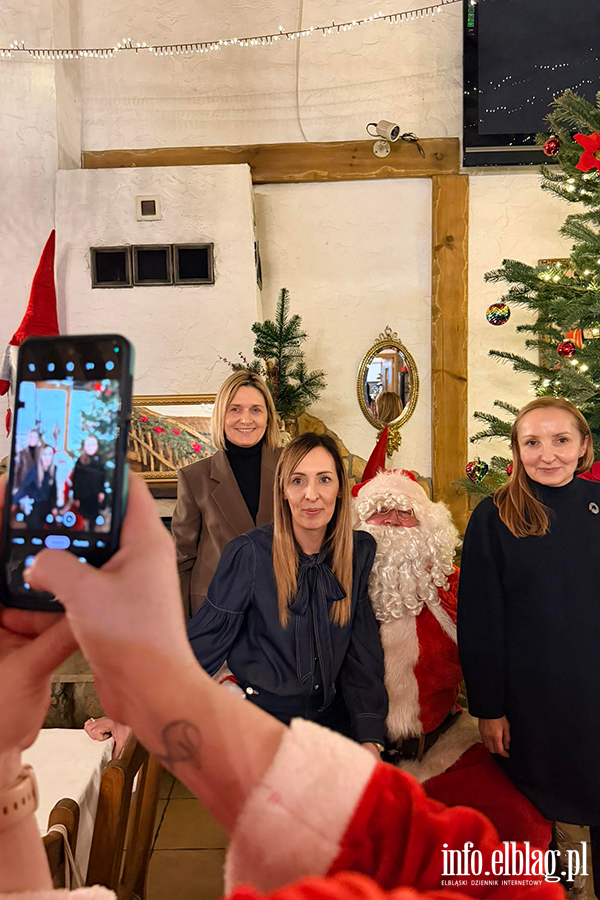 Wigilia dla zawodowych rodzin zast�pczych wsp�pracuj�cych z Elbl�skim Centrum Us�ug Spo�ecznych, fot. 42