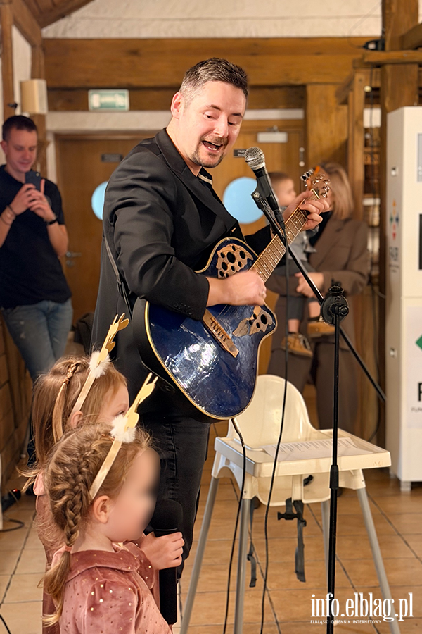 Wigilia dla zawodowych rodzin zast�pczych wsp�pracuj�cych z Elbl�skim Centrum Us�ug Spo�ecznych, fot. 43