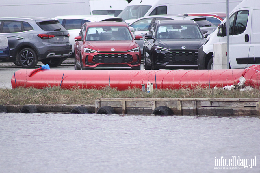 Sytuacja nad rzek� Elbl�g po wprowadzeniu pogotowia przeciwpowodziowego, fot. 2