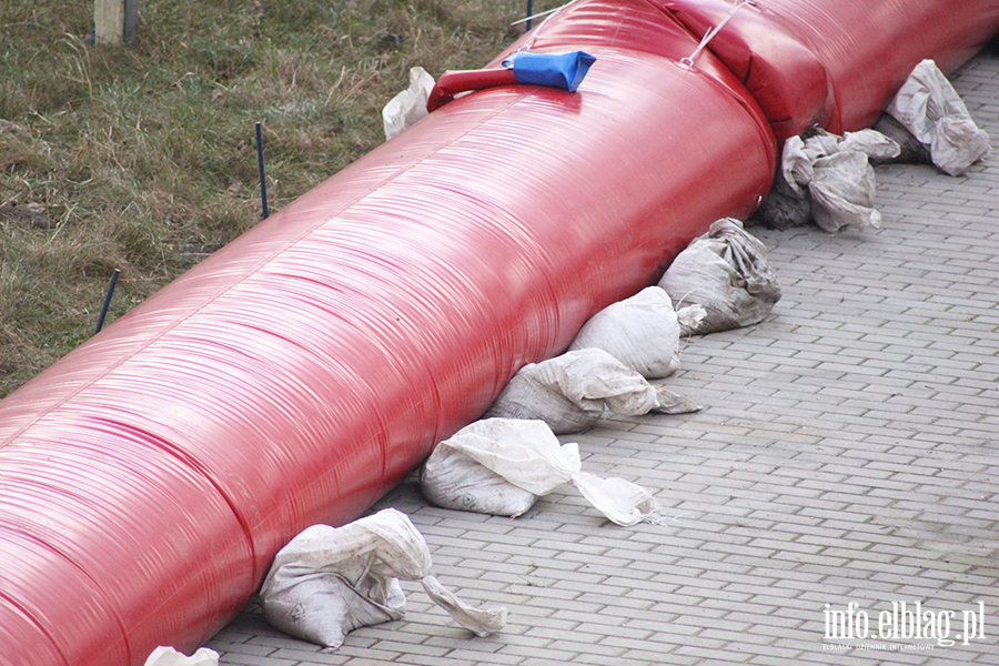 Sytuacja nad rzek� Elbl�g po wprowadzeniu pogotowia przeciwpowodziowego, fot. 9