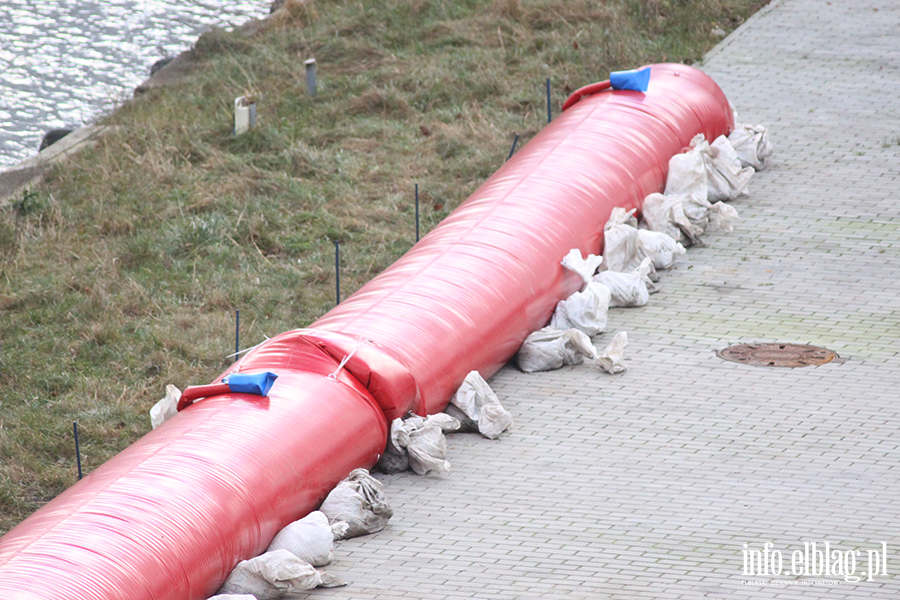 Sytuacja nad rzek� Elbl�g po wprowadzeniu pogotowia przeciwpowodziowego, fot. 10