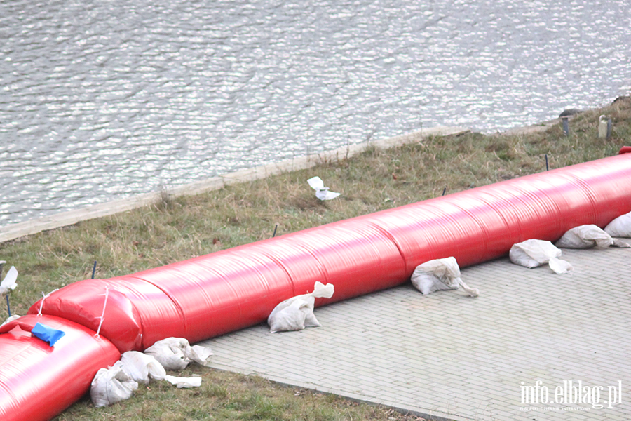 Sytuacja nad rzek� Elbl�g po wprowadzeniu pogotowia przeciwpowodziowego, fot. 12