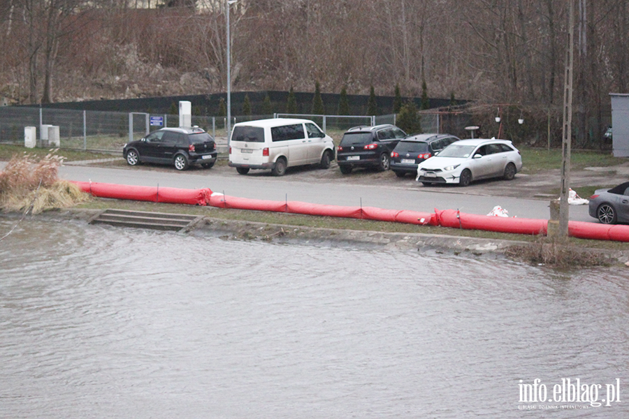 Sytuacja nad rzek� Elbl�g po wprowadzeniu pogotowia przeciwpowodziowego, fot. 13