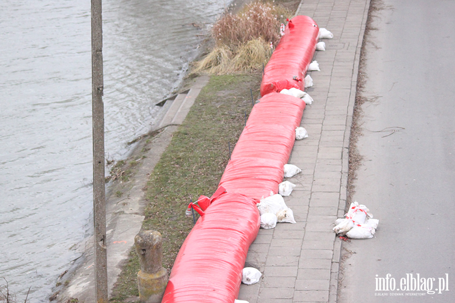 Sytuacja nad rzek� Elbl�g po wprowadzeniu pogotowia przeciwpowodziowego, fot. 15
