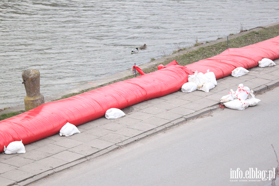 Sytuacja nad rzek� Elbl�g po wprowadzeniu pogotowia przeciwpowodziowego, fot. 16