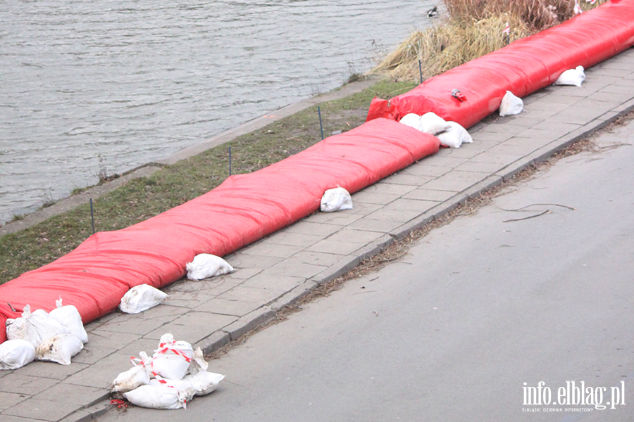 Sytuacja nad rzek� Elbl�g po wprowadzeniu pogotowia przeciwpowodziowego, fot. 19