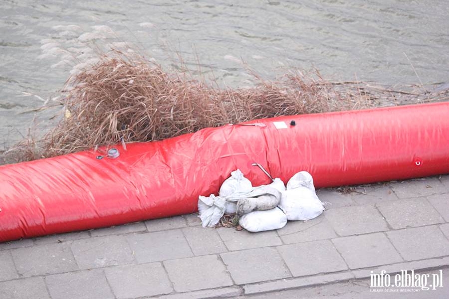 Sytuacja nad rzek� Elbl�g po wprowadzeniu pogotowia przeciwpowodziowego, fot. 21