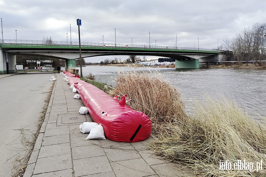 Sytuacja nad rzek� Elbl�g po wprowadzeniu pogotowia przeciwpowodziowego, fot. 25