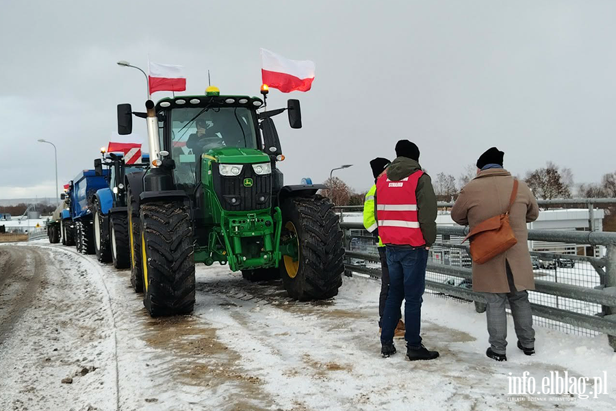 Traktory na wiaduktach nad S7. Protest rolnik�w w Elbl�gu, fot. 1