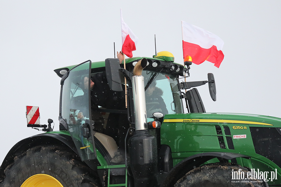 Traktory na wiaduktach nad S7. Protest rolnik�w w Elbl�gu, fot. 4