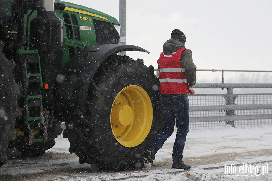Traktory na wiaduktach nad S7. Protest rolnik�w w Elbl�gu, fot. 13