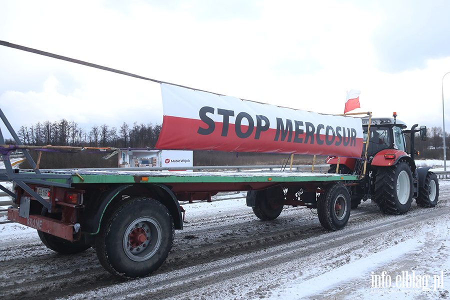 Traktory na wiaduktach nad S7. Protest rolnik�w w Elbl�gu, fot. 21