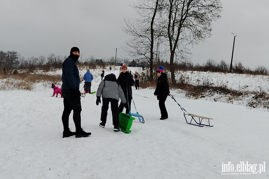 Elbl��anie korzystaj� ze �niegu na g�rze Chrobrego, fot. 1