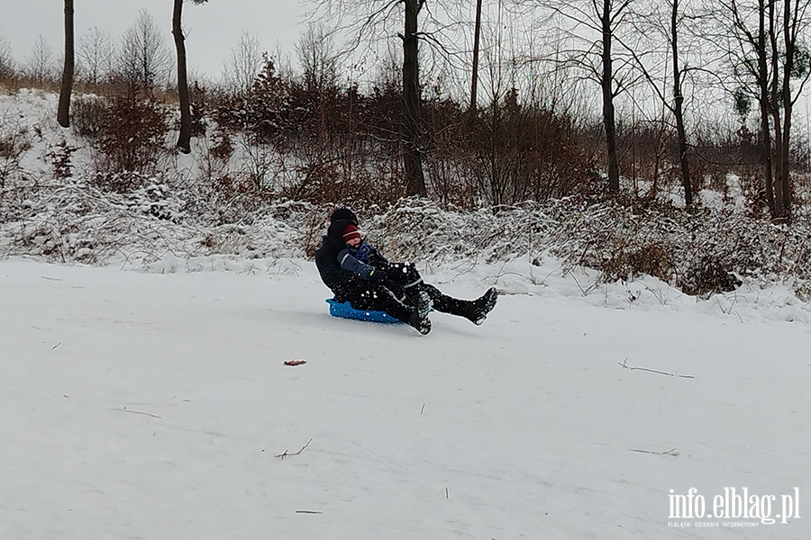 Elbl��anie korzystaj� ze �niegu na g�rze Chrobrego, fot. 3