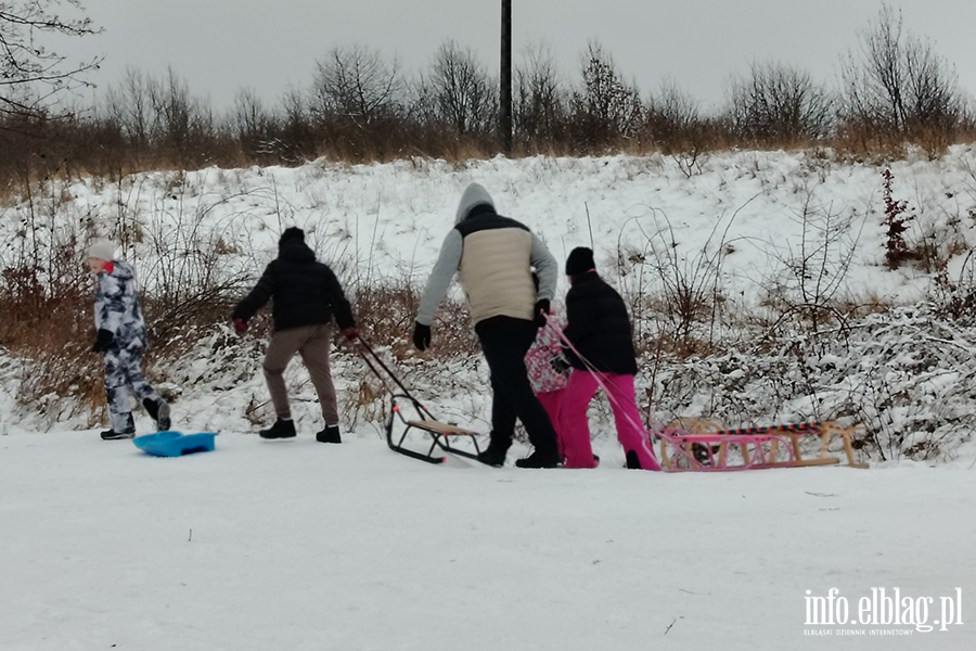 Elbl��anie korzystaj� ze �niegu na g�rze Chrobrego, fot. 6