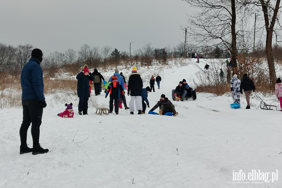 Elbl��anie korzystaj� ze �niegu na g�rze Chrobrego, fot. 7